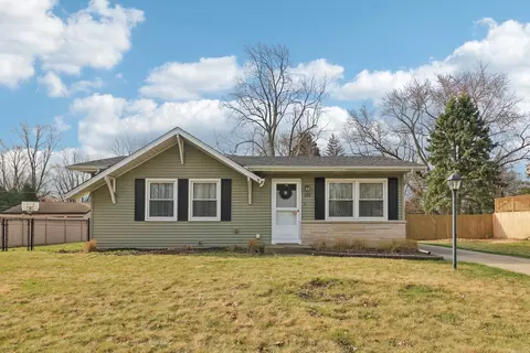 30 W221 Claymore Ln, Naperville, IL 60563