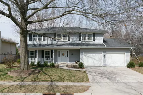 2540 E Crest Ave, Bettendorf, IA 52722