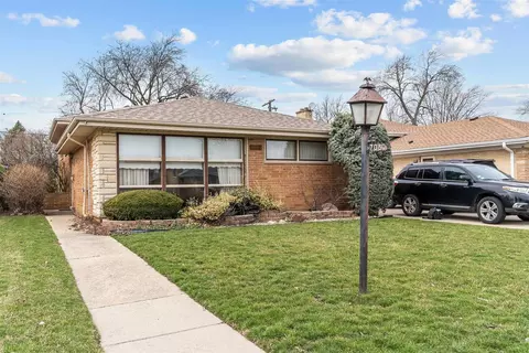 7030 N Crawford Ave N, Lincolnwood, IL 60712