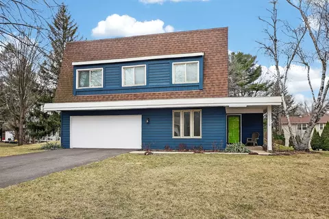 1919 Coach Dr, Naperville, IL 60565