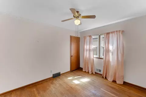 Bedroom - 1921 33rd St, Moline, IL 61265 photo 5 of 6