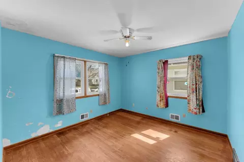 Bedroom - 1921 33rd St, Moline, IL 61265 photo 4 of 6