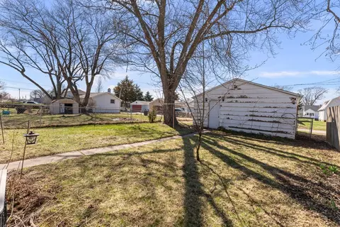 Exterior - 1921 33rd St, Moline, IL 61265 photo 3 of 3