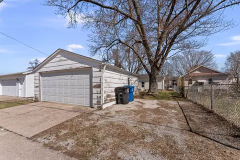 Exterior - 1921 33rd St, Moline, IL 61265 photo 1 of 3