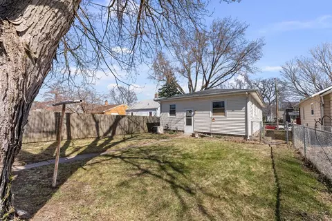 Exterior - 1921 33rd St, Moline, IL 61265 photo 2 of 3