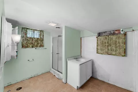 Bath - 1921 33rd St, Moline, IL 61265 photo 2 of 2