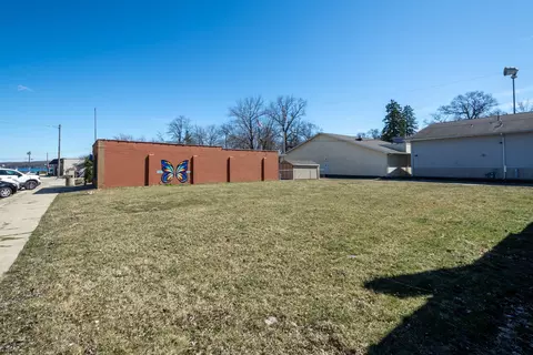 317 E Lake St, Silver Lake, WI 53170