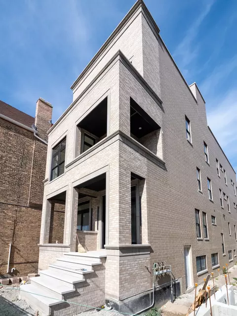 2471 N Clybourn Ave #3, Chicago, IL 60638