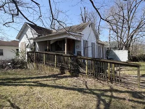 501 W Mcmackin St, Salem, IL 62881