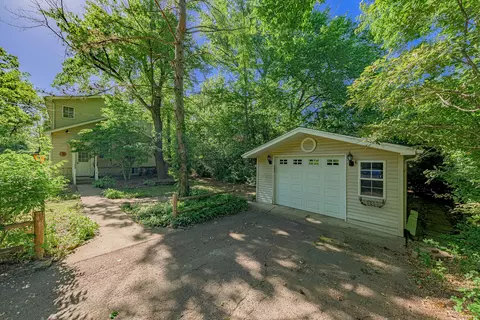 11923 S Laurie Ave, Palos Park, IL 60464