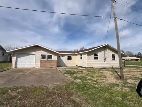 401 N Jackson St, Philo, IL 61864 photo 2
