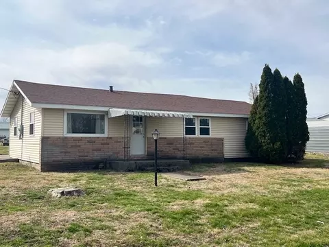 401 N Jackson St, Philo, IL 61864