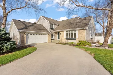 2501 Cherry Hills Dr, Champaign, IL 61822