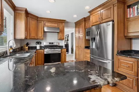 Kitchen - 535 Apache Dr, Batavia, IL 60510 photo 1 of 3