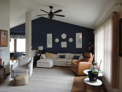 Living - 144 Winding Trl, Diamond, IL 60416 photo 2 of 3