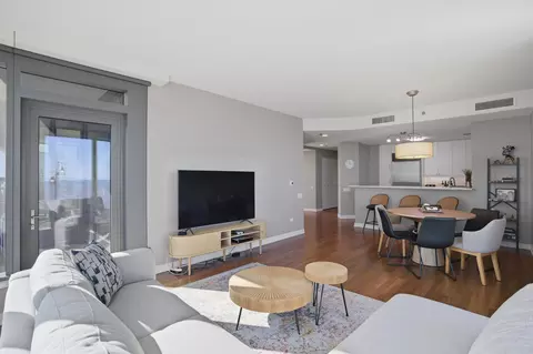 Living - 60 E Monroe St #4504, Chicago, IL 60603 photo 3 of 5