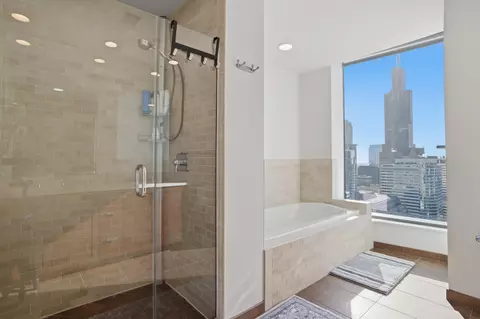 Bath - 60 E Monroe St #4504, Chicago, IL 60603 photo 2 of 3