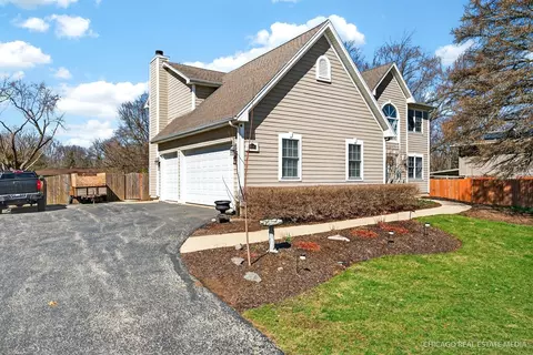 6119 Sands Rd, Crystal Lake, IL 60014
