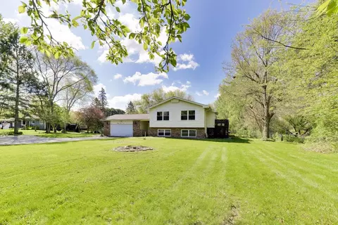 9505 Elm Ln, Crystal Lake, IL 60014