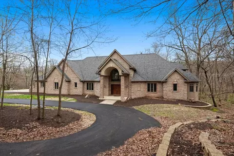 54 Woodland Dr, Yorkville, IL 60560