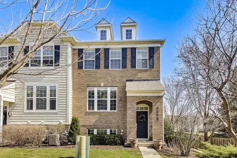 3275 Coral Ln, Glenview, IL 60026
