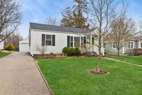 207 Glen Ave, Crystal Lake, IL 60014