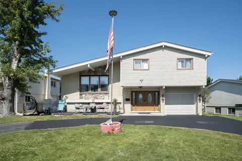 9909 N Huber Ln, Niles, IL 60714