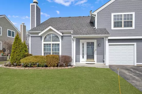 1390 N Knollwood Dr #1390, Palatine, IL 60067