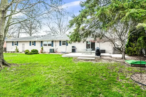 Exterior - 104 Ruth Rd, Bloomington, IL 61701 photo 10 of 11