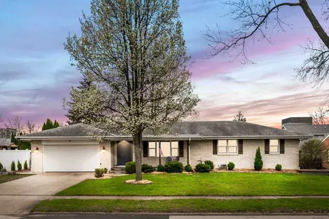 104 Ruth Rd, Bloomington, IL 61701