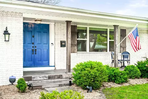 Exterior - 104 Ruth Rd, Bloomington, IL 61701 photo 2 of 11