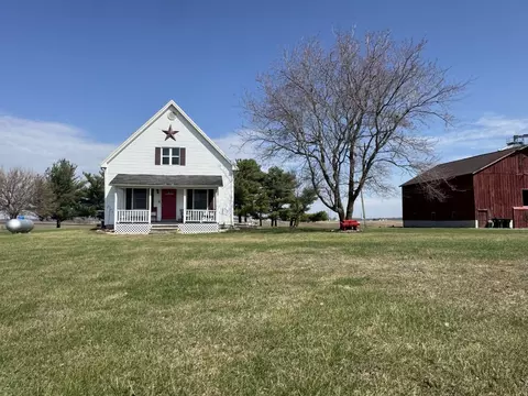 5429 Columbia Rd, Heyworth, IL 61745