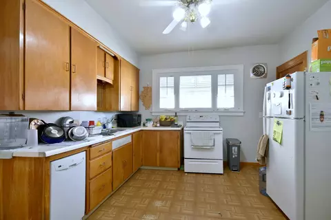 Kitchen - 7625 Monroe St, Forest Park, IL 60130 photo 5 of 9
