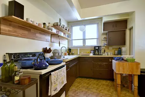 Kitchen - 7625 Monroe St, Forest Park, IL 60130 photo 2 of 9