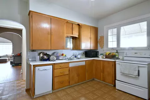 Kitchen - 7625 Monroe St, Forest Park, IL 60130 photo 6 of 9