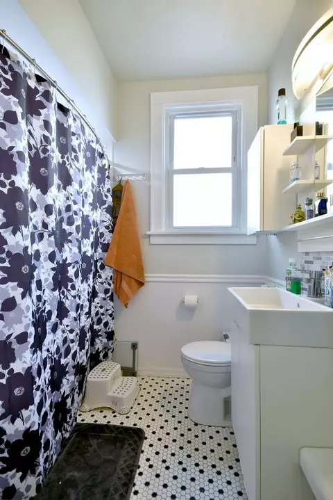 Bath - 7625 Monroe St, Forest Park, IL 60130 photo 4 of 5