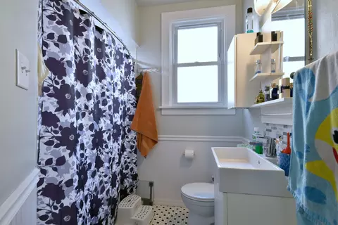 Bath - 7625 Monroe St, Forest Park, IL 60130 photo 3 of 5