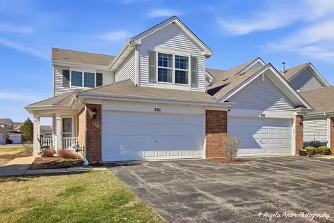201 Macintosh Ave, Woodstock, IL 60098