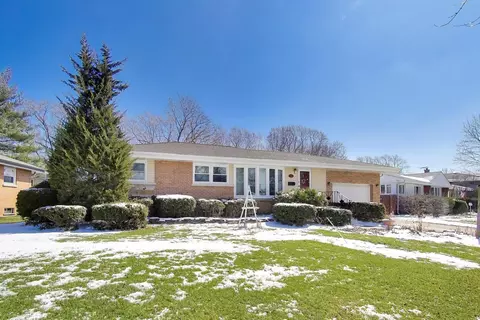 219 S Reuter Dr, Arlington Heights, IL 60005