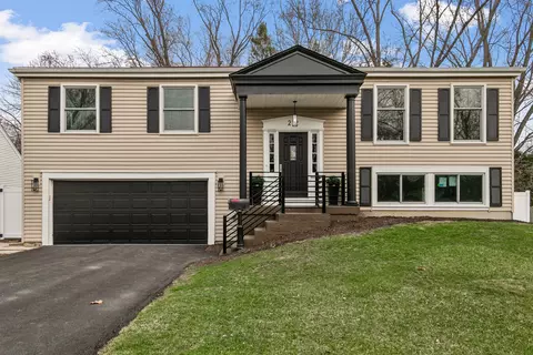 212 S River Rd, Naperville, IL 60540