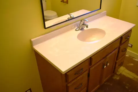 Bath - 1770 E North St, Morris, IL 60450 photo 1 of 2