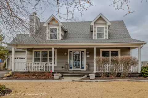 411 Meadow Ln, Hinckley, IL 60520