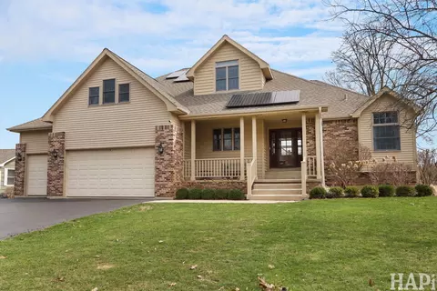 202 Country Club Dr, Mchenry, IL 60050