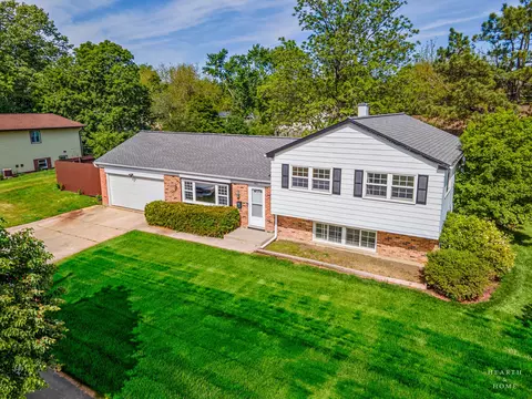 1000 Darlington Ln, Crystal Lake, IL 60014