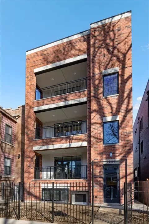 1304 W Winona St #2, Chicago, IL 60640