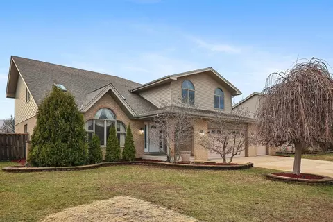 9024 Witham Ln, Woodridge, IL 60517