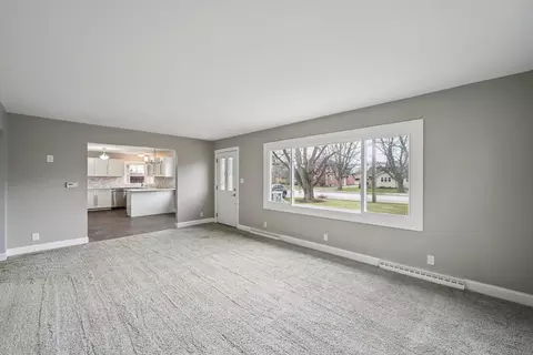 Living - 849 Dixie Hwy, Beecher, IL 60401 photo 3 of 3