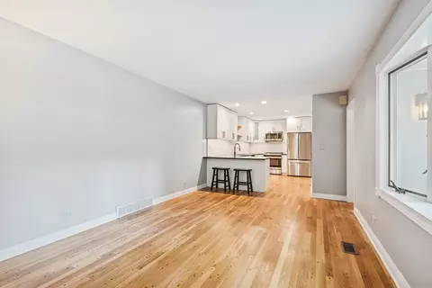Living - 2 Croydon On Duxbury St, Rolling Meadows, IL 60008 photo 2 of 2