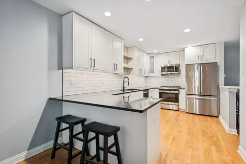 Kitchen - 2 Croydon On Duxbury St, Rolling Meadows, IL 60008 photo 1 of 4