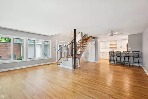 Living - 2 Croydon On Duxbury St, Rolling Meadows, IL 60008 photo 1 of 2
